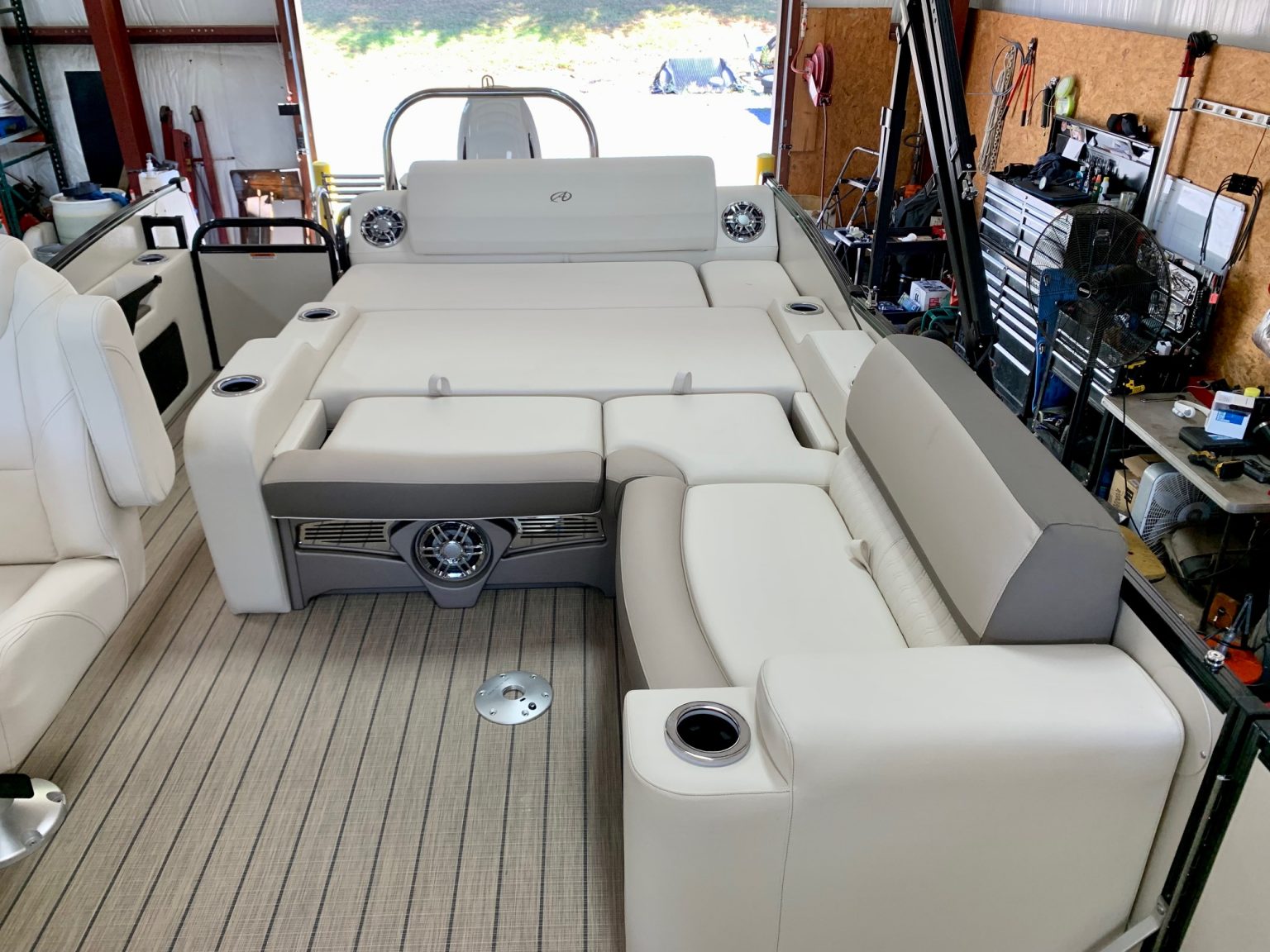 2023 Avalon Catalina 2385 VRL Calico Jack's